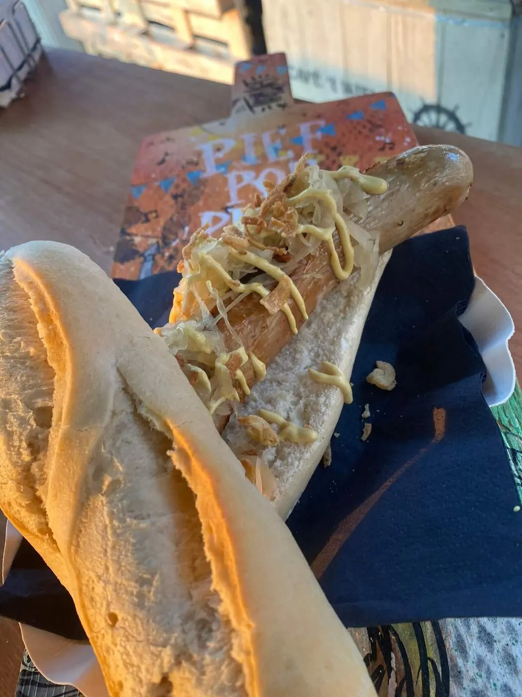 Stokbroden pulled pork op een serveerplank